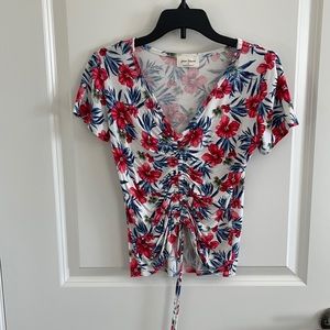 Adorable floral top in size small